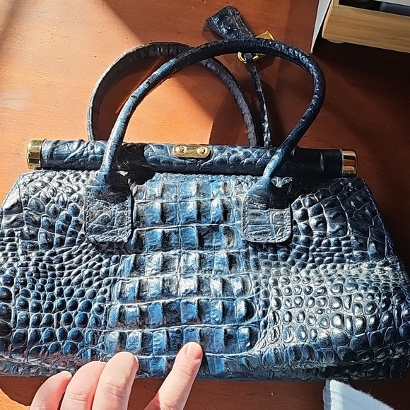 Croc Embossed Handbag - Picture 2 of 8